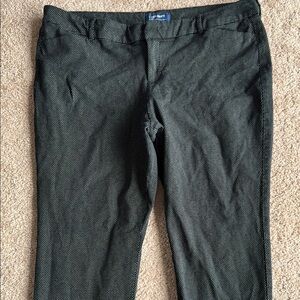 Black and White Old Navy Skinny Crop Pixie Pants